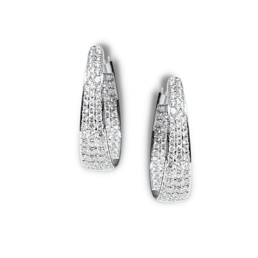 18kt Yellow Gold Diamond Floral Earrings